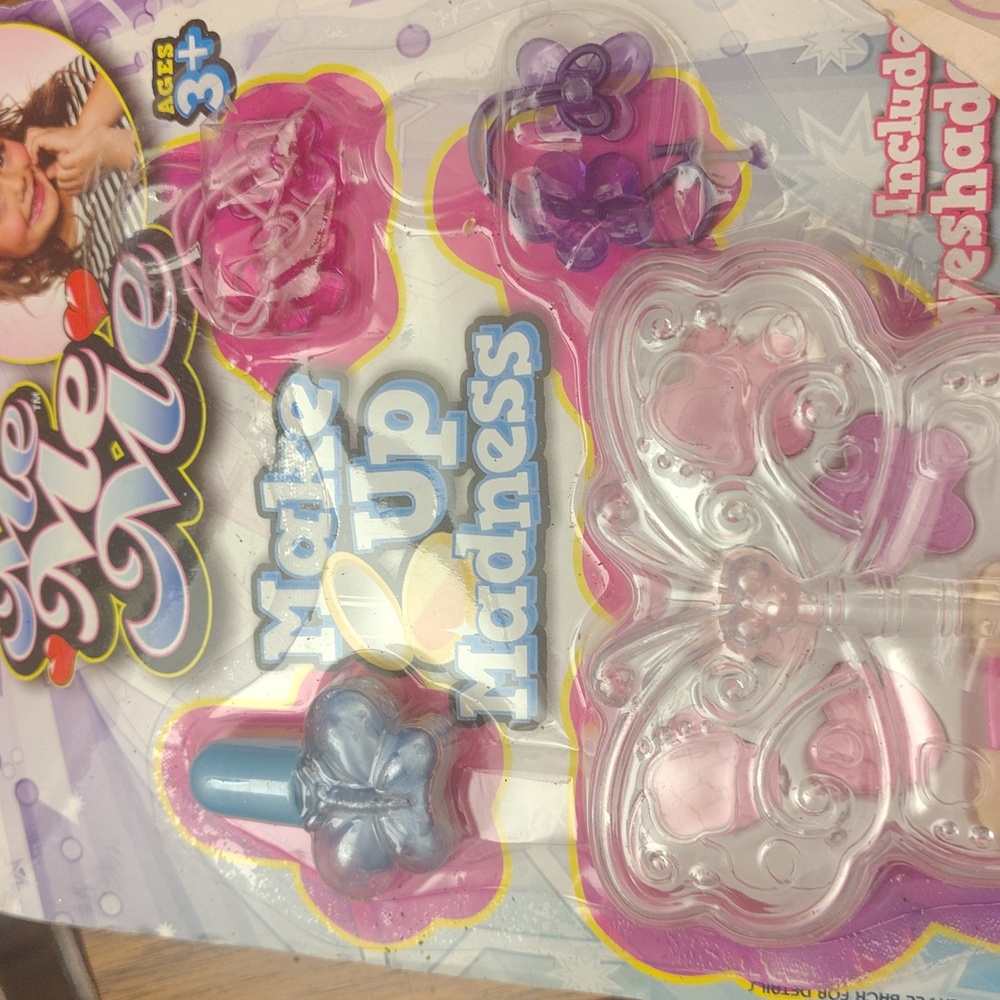 All 3 items make up and jump rope and a red eif